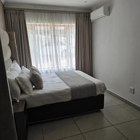 Magisha Guest House Mbombela Extérieur photo