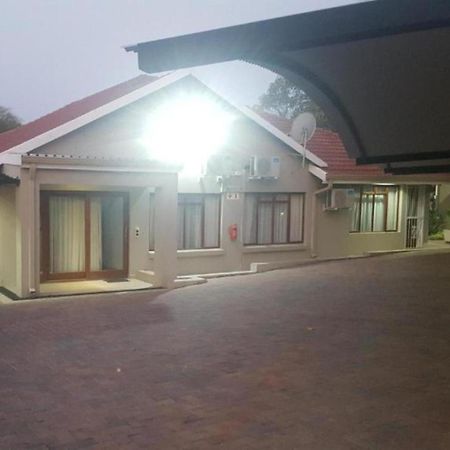 Magisha Guest House Mbombela Extérieur photo