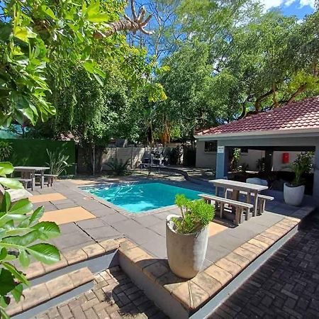 Magisha Guest House Mbombela Extérieur photo