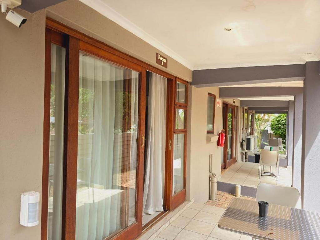 Magisha Guest House Mbombela Extérieur photo
