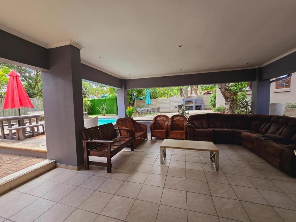 Magisha Guest House Mbombela Extérieur photo