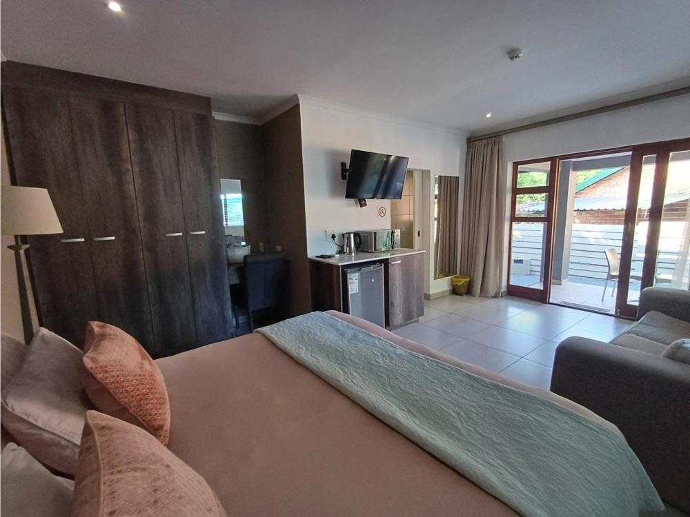 Magisha Guest House Mbombela Extérieur photo