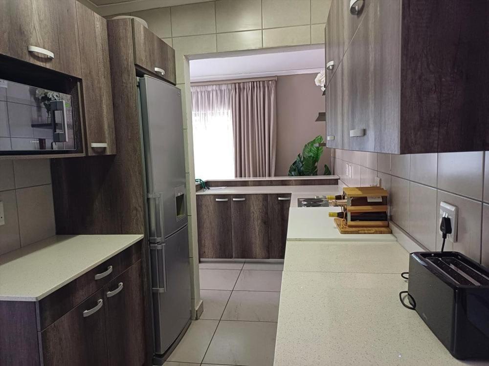 Magisha Guest House Mbombela Extérieur photo
