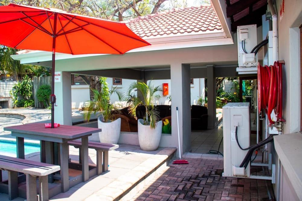 Magisha Guest House Mbombela Extérieur photo